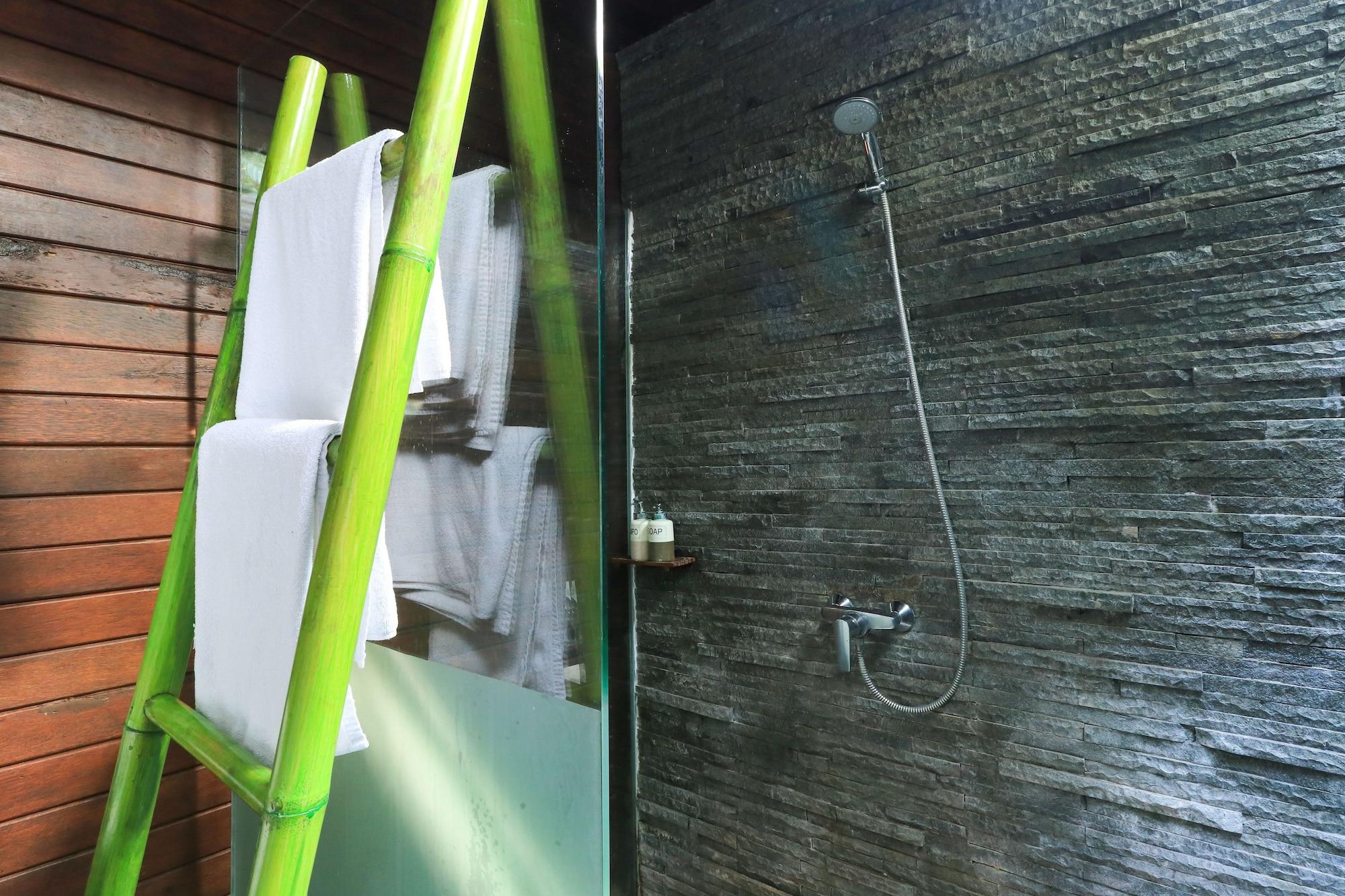 Coconut Boutique Resort Senggigi Exterior photo