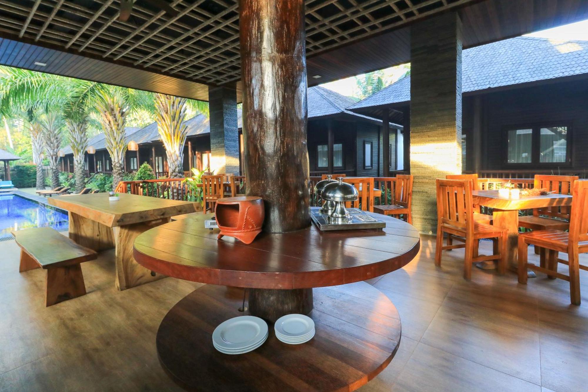 Coconut Boutique Resort Senggigi Exterior photo
