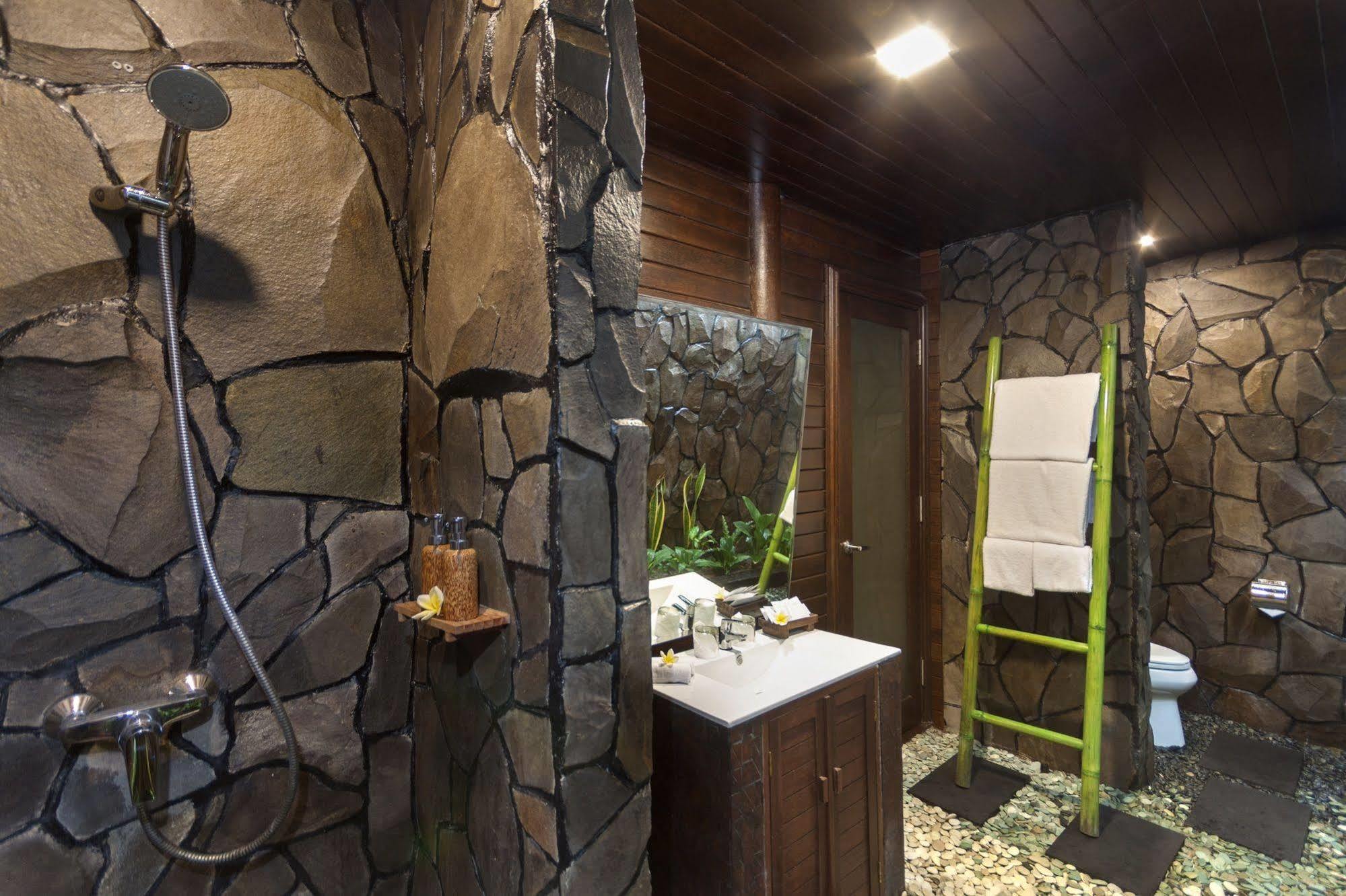 Coconut Boutique Resort Senggigi Exterior photo