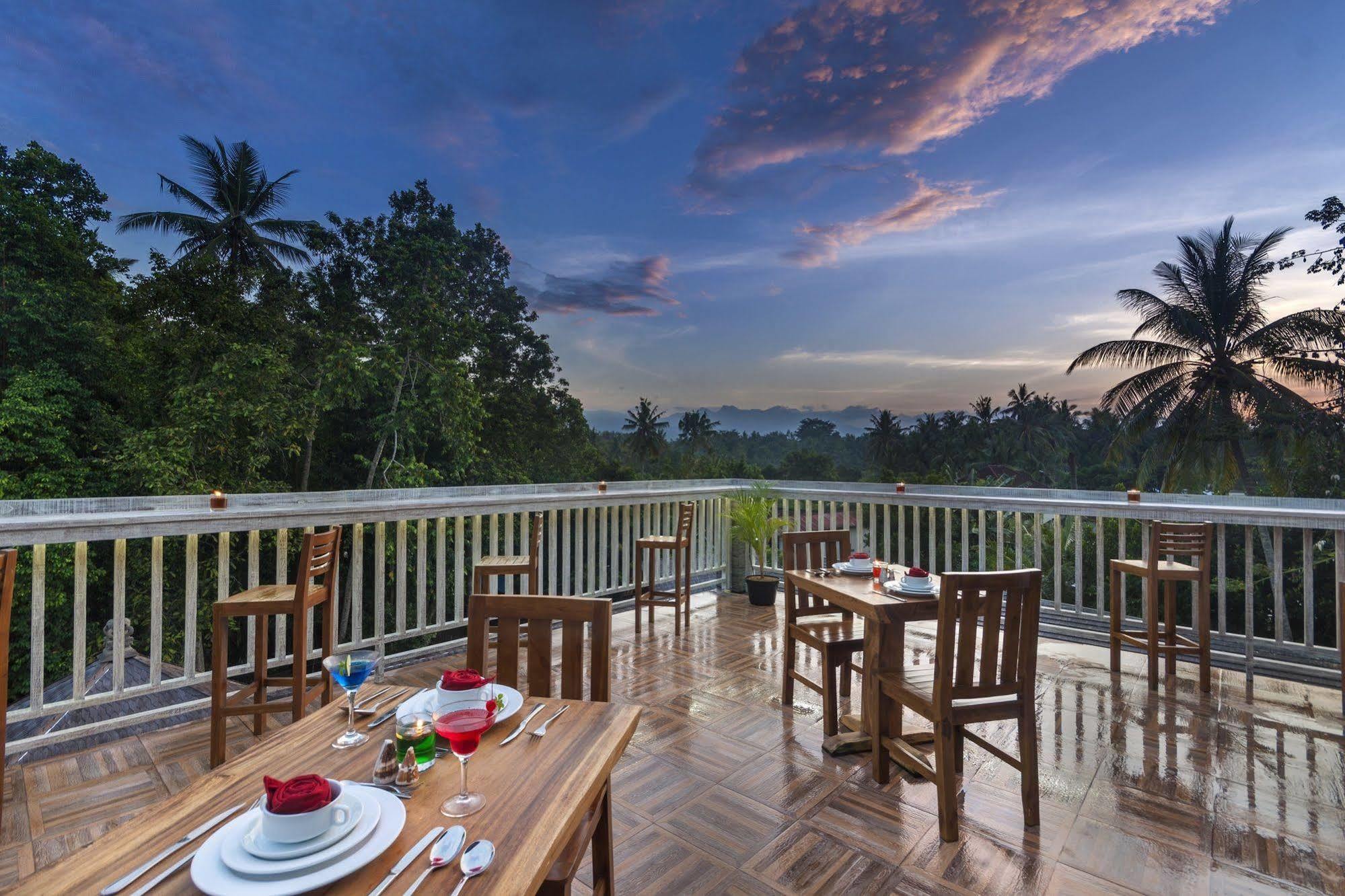 Coconut Boutique Resort Senggigi Exterior photo